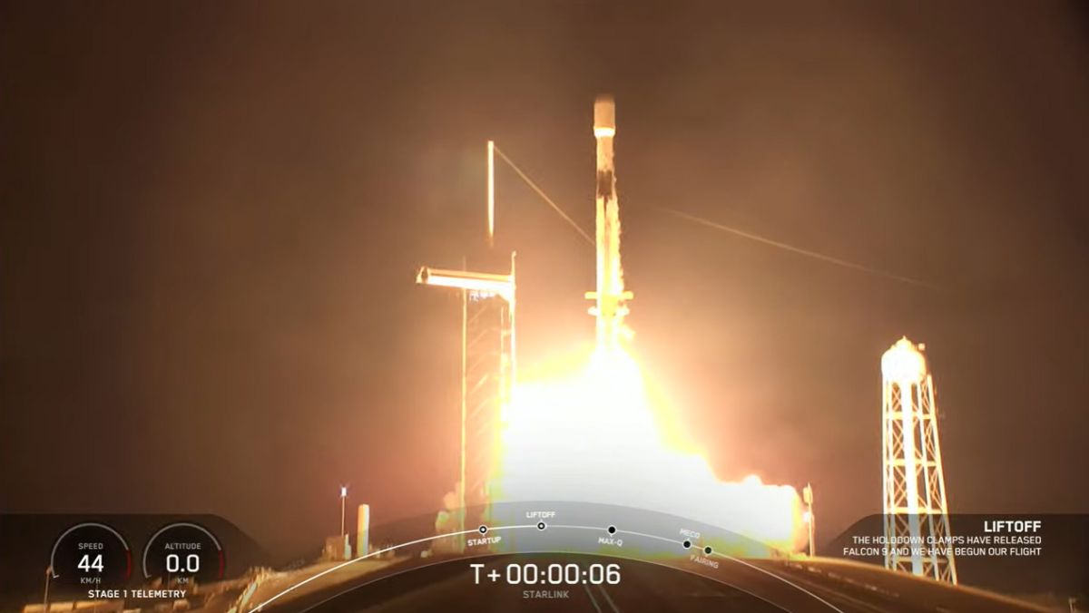 SpaceX запустила 53 супутники Starlink, посадила ракету в море